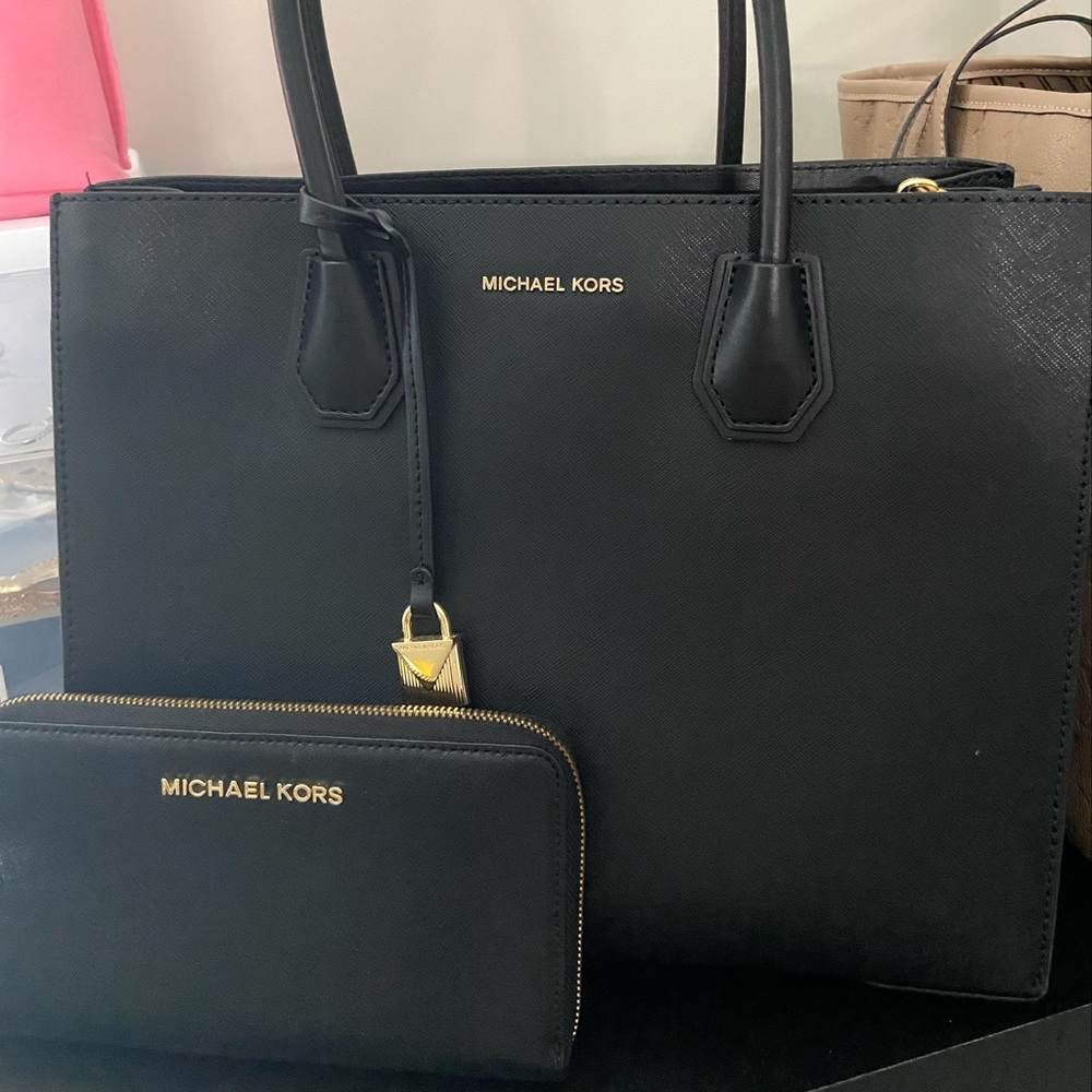 MICHAEL KORS BAG & WALLET SET